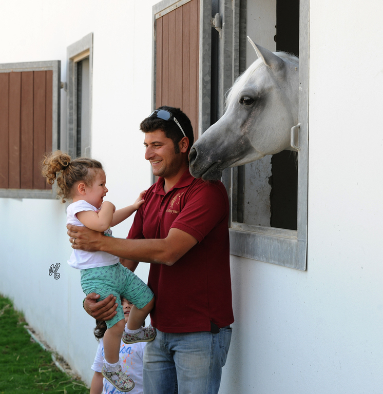 Alessio Scaramella with his daughter Myosotis and Safir Al Rayyan