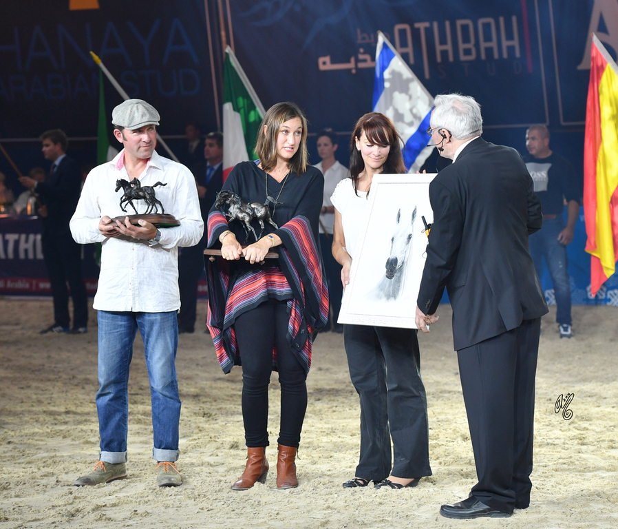 Janina Merz accepting the Award for Estopa who was honored with the 2016 ANC Lifetime Achievement Award for a Horse