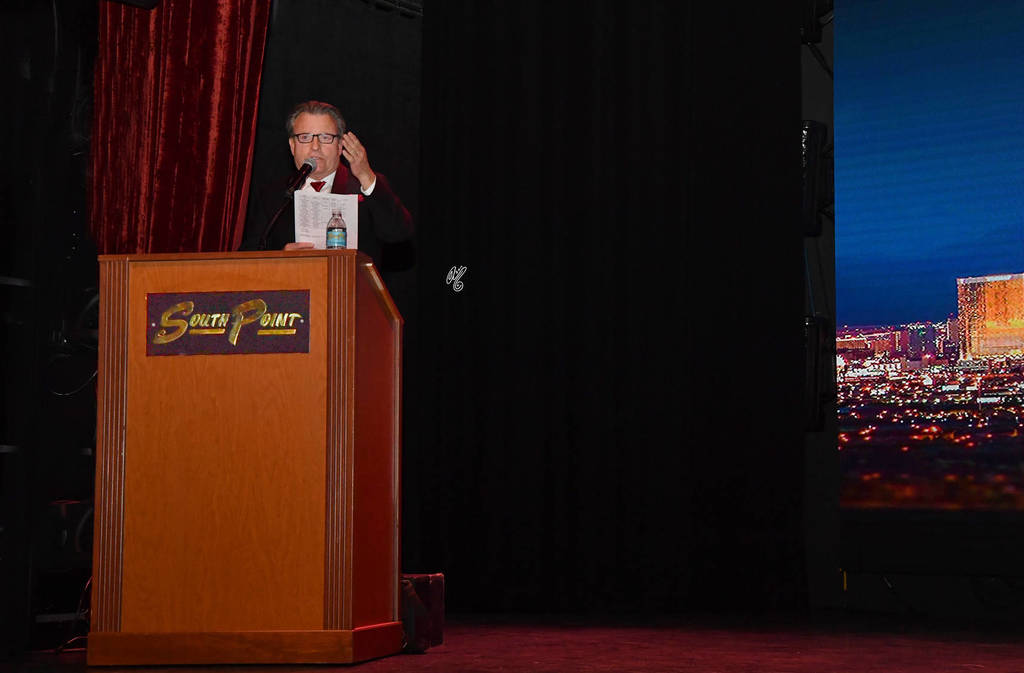 Auctioneer: Greg Knowles (USA) 