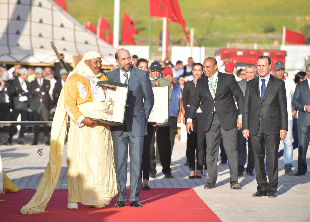 His Majesty Prince Moulay Abdellah Alaoui distributed the exquisite bronze stirrups to the winners