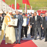 His Majesty Prince Moulay Abdellah Alaoui distributed the exquisite bronze stirrups to the winners