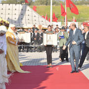His Majesty Prince Moulay Abdellah Alaoui distributed the exquisite bronze stirrups to the winners. 