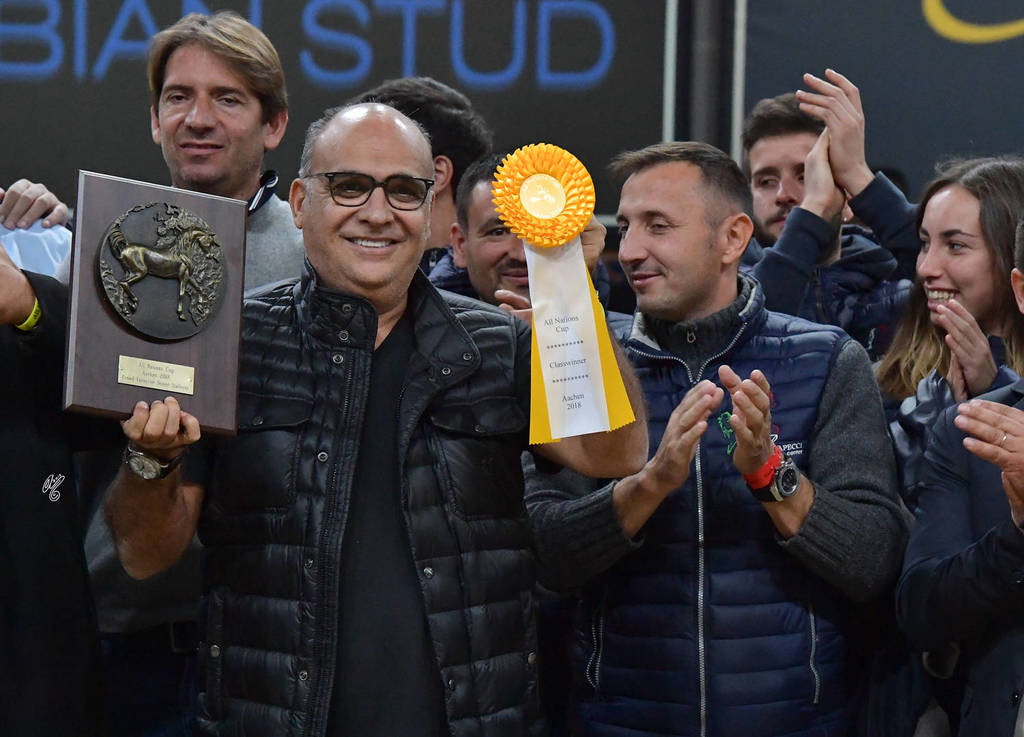 Senior Stallion Gold Champion: E.S. Harir ( AJ Dinar X TF Magnums Magic) 