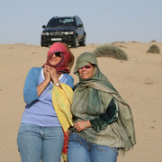 Dubai Day 1 - Is it Bedouin ladies or just Sigi & Darrylwith the BMW stuck in the sand? 
