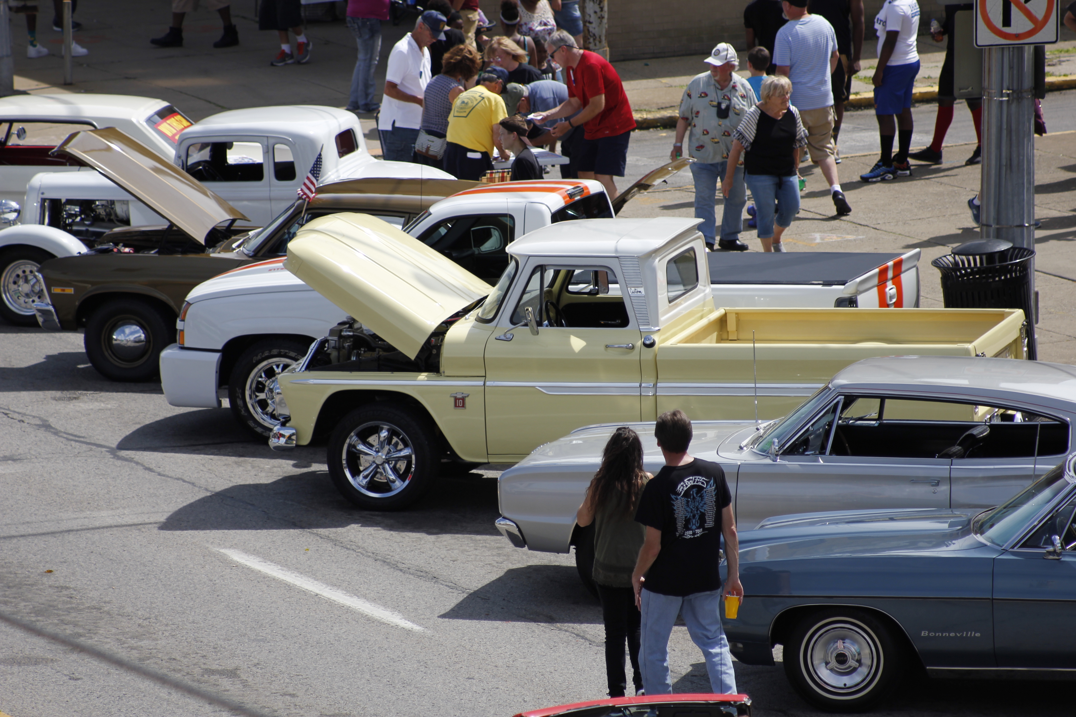Huge Crowds Gather for the 29th Annual Beaver Falls Car Cruise