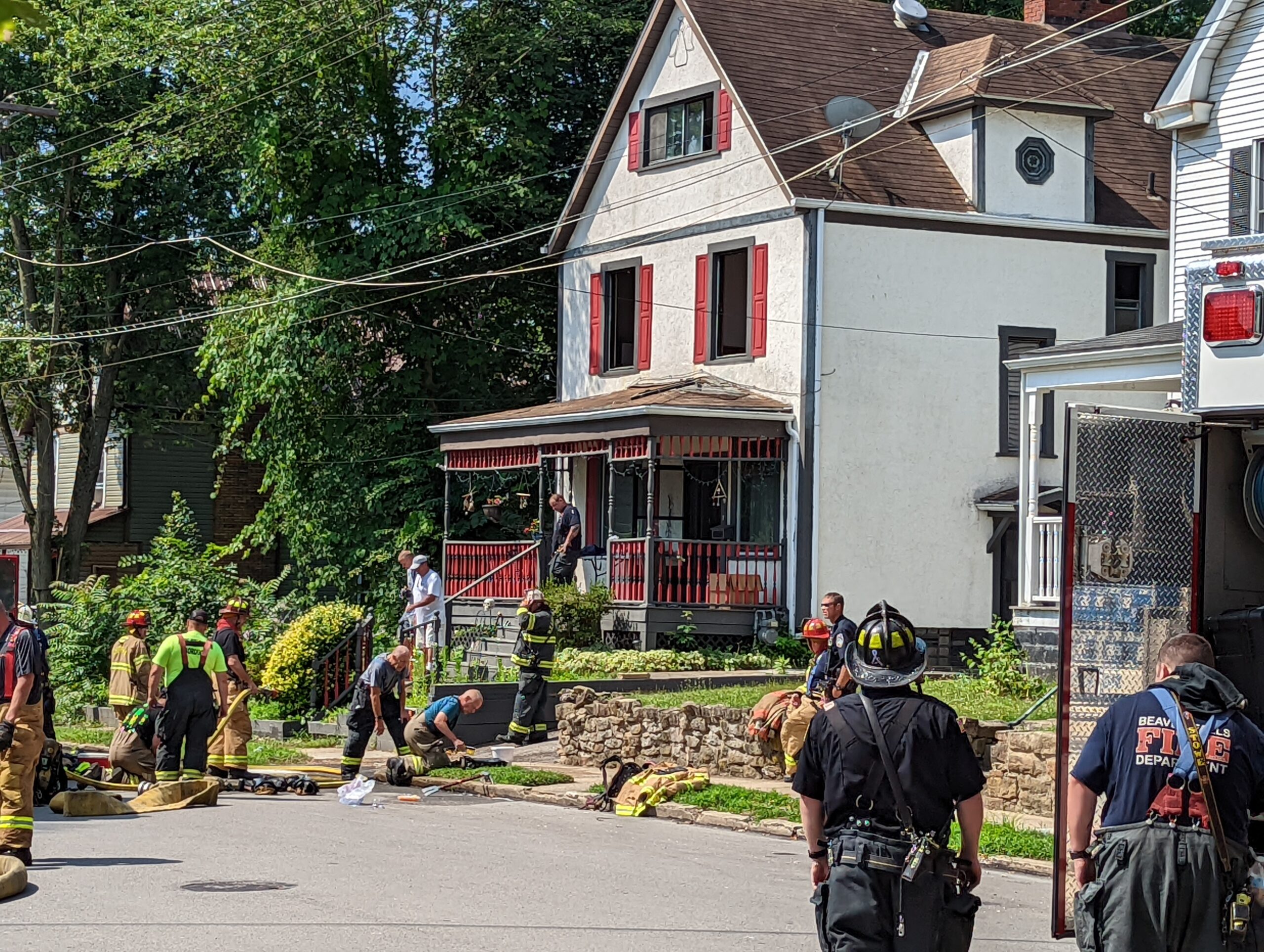 Two Dogs Rescued in Monday Morning College Hill Fire in Beaver Falls