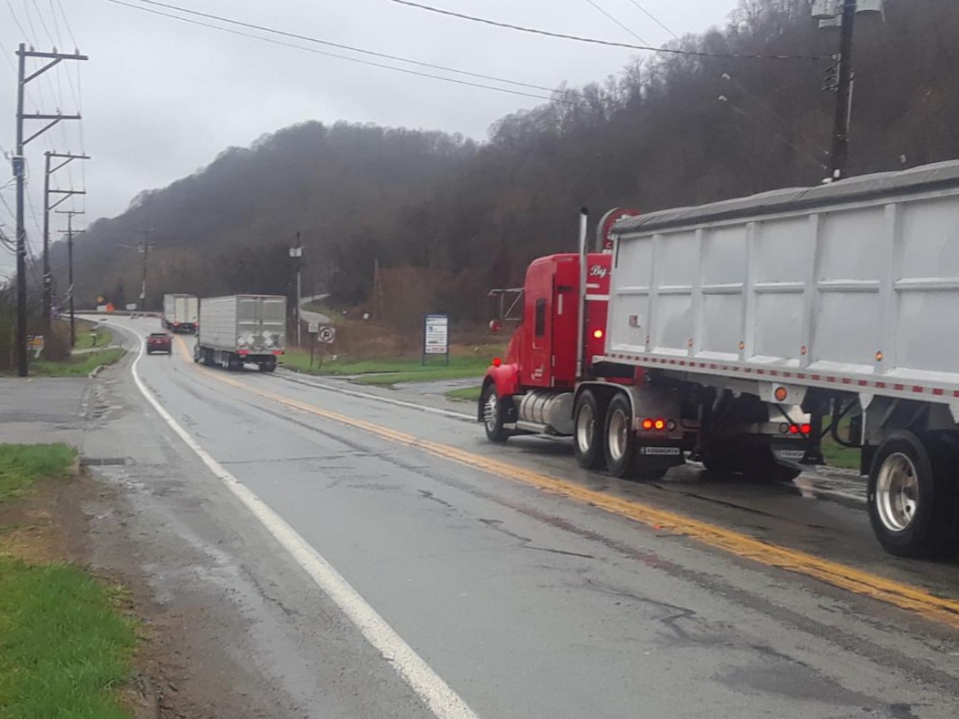 Local retired 18 Wheeler driver jumps in to help get struggling truck drivers turned around at road closure in Vanport