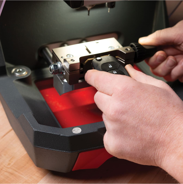 Key Cutting Process Image