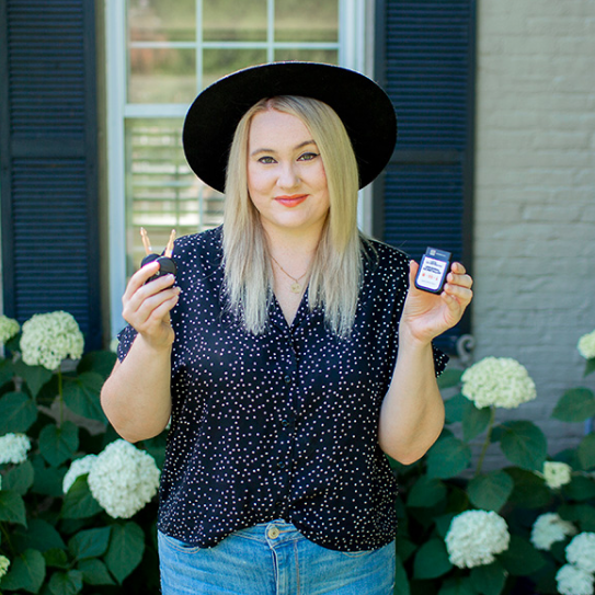 woman keys installer image