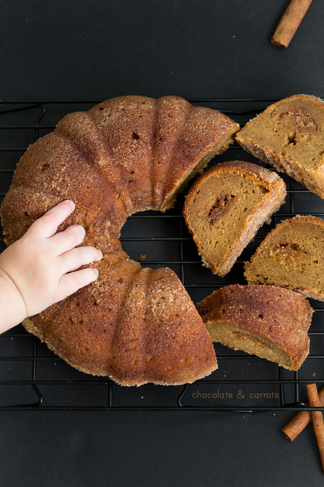 Snickerdoodle Bundt Cake | chocolateandcarrots.com