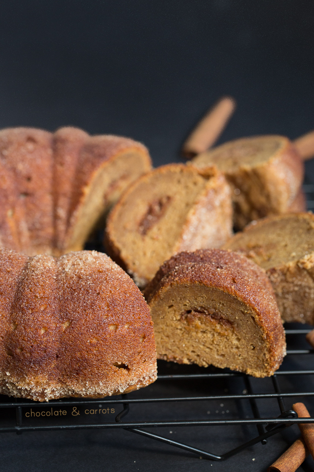 Snickerdoodle Bundt Cake | chocolateandcarrots.com
