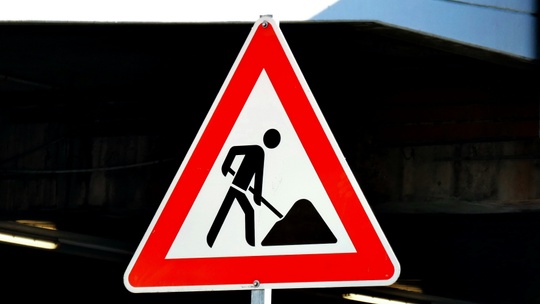 Road works Sign - Unsplash.com 