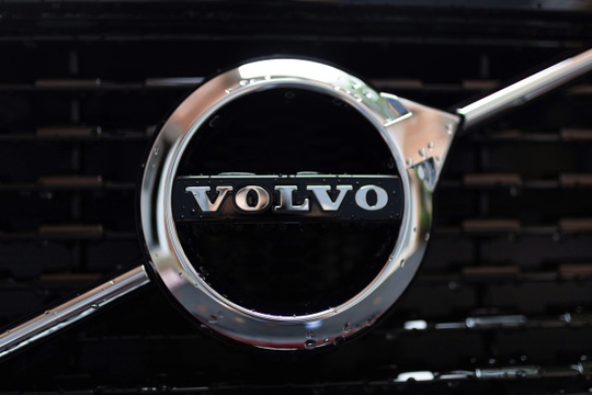Volvo logo - unsplash.com