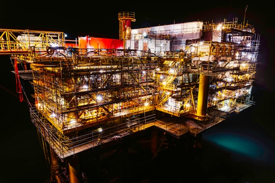 Oil Rig - unsplash.com 