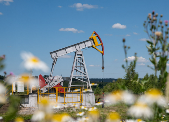 Oil Derrick - Unsplash.com