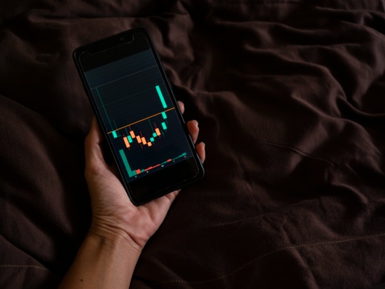 Stock market candles on phone - Unsplash.com 