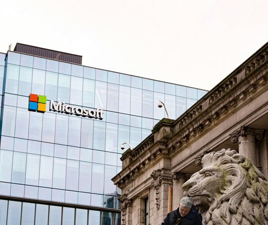 Microsoft Building - Unsplash.com 