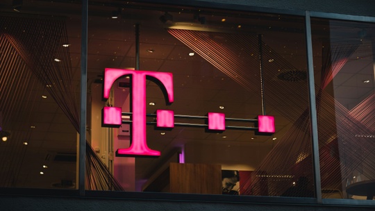 Tmobile Logo - unsplash.com 