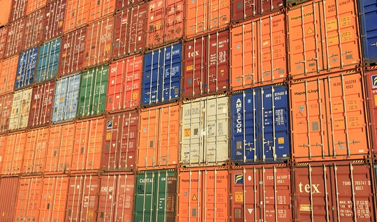 Shipping containers - Unsplash.com 