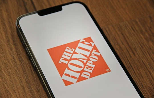 Home Depot on Mobile - Unsplash.com 
