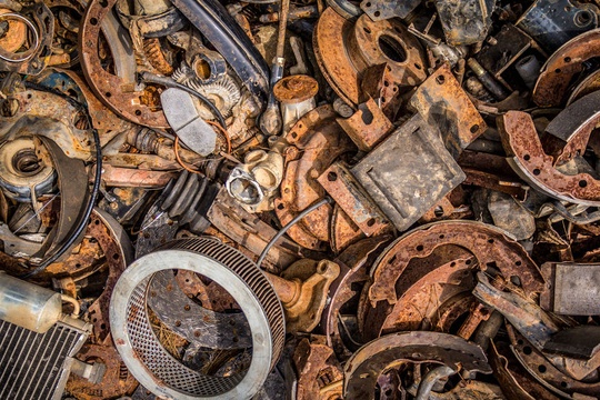 Scrap-Iron - 123RF