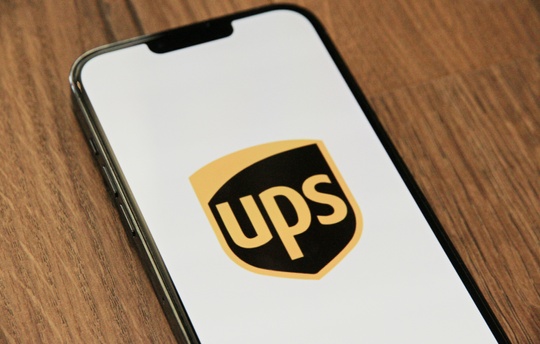 UPS on mobile - unsplash.com