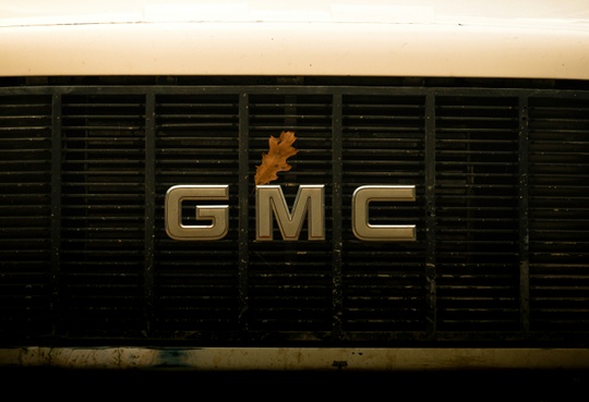 GMC logo - Unsplash.com 