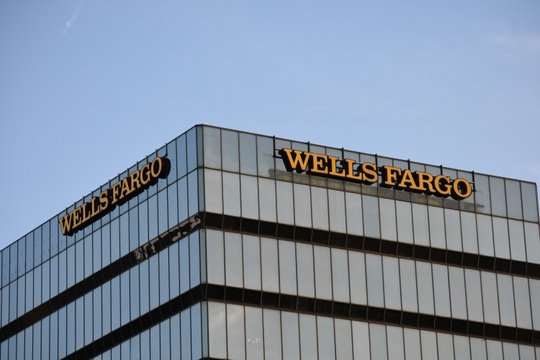 Wells Fargo Building - unsplash.com 