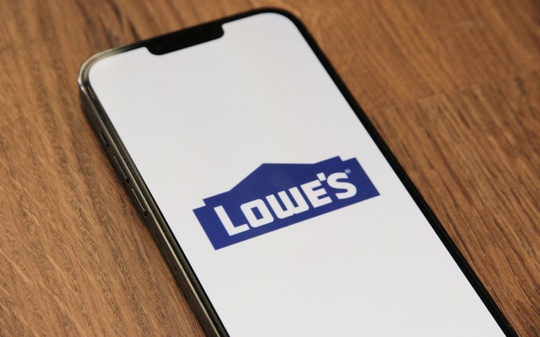 Lowe's on Mobile Phone - Unsplash.com 