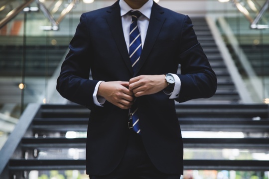 Man in suit - Unsplash.com 