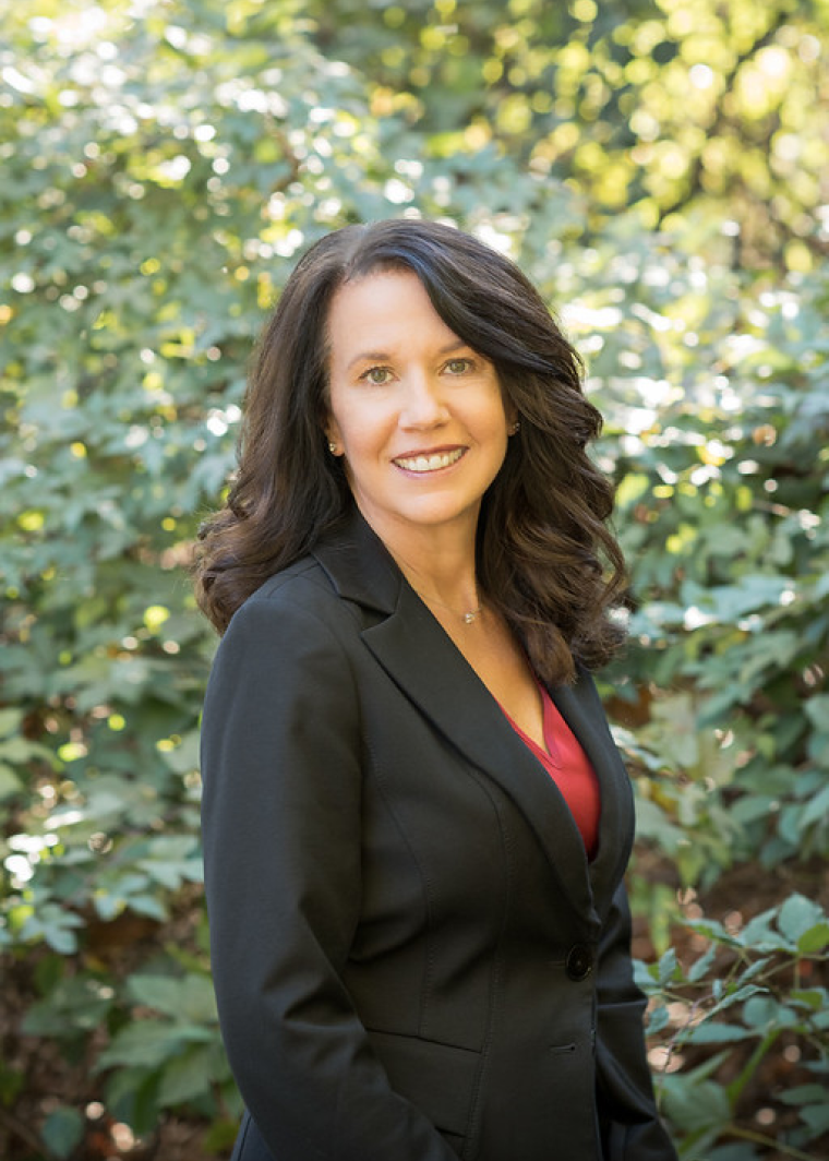 Tracey-Huegler-Headshot