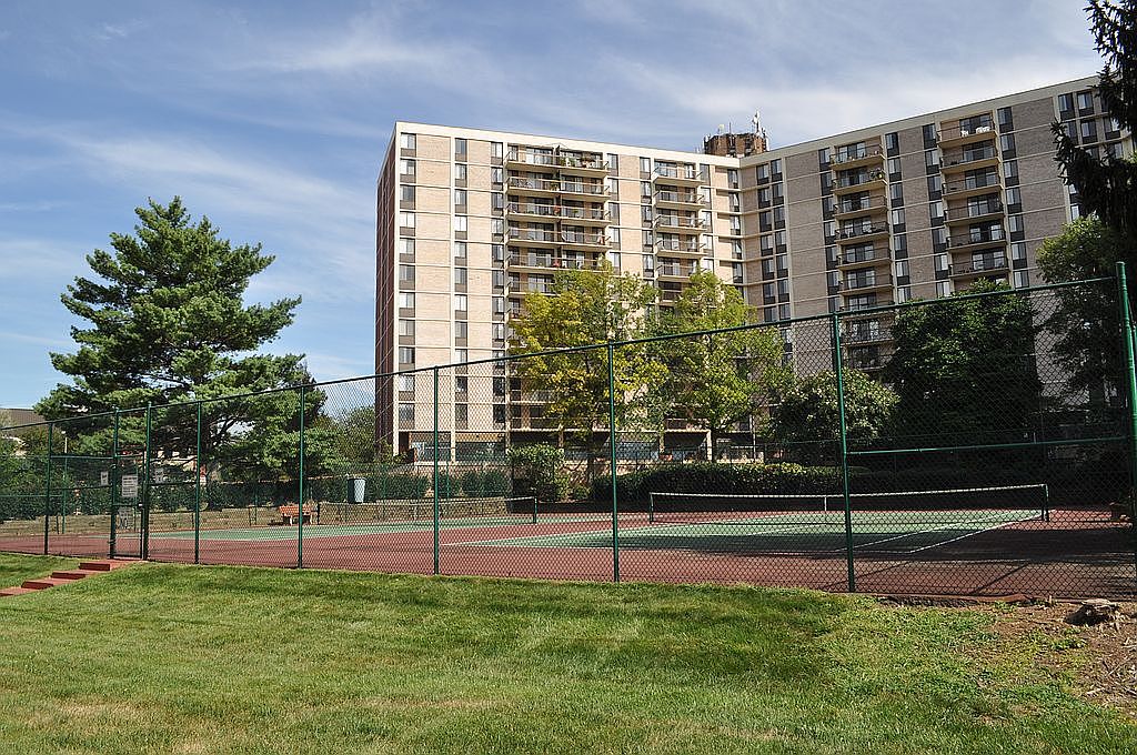 6800 Fleetwood Rd Apt 601, Mc Lean, VA 22101 — photo 1