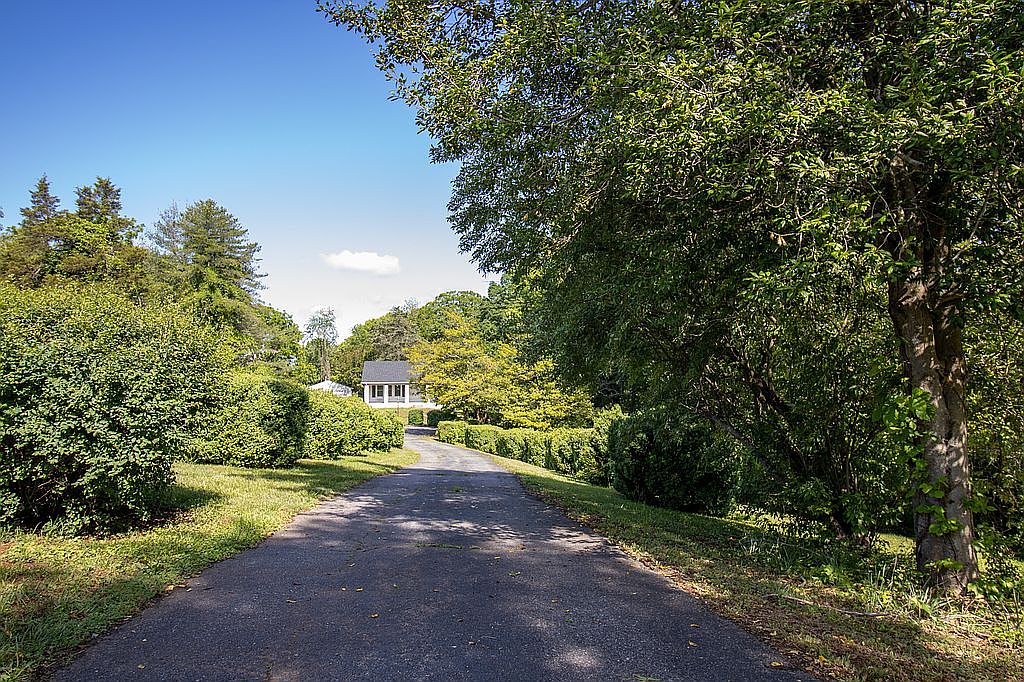 1566 Trenthill Dr, Bassett, VA 24055 — photo 1