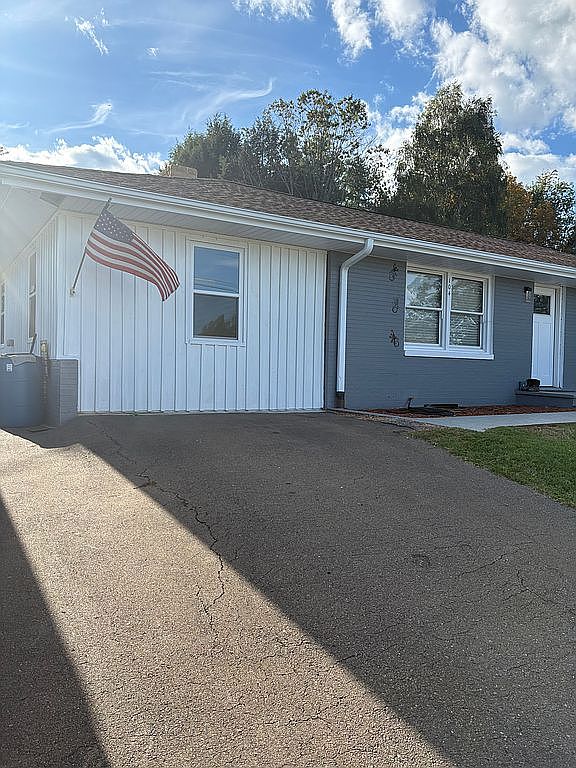 104 Morris St, Galax, VA 24333 — photo 2
