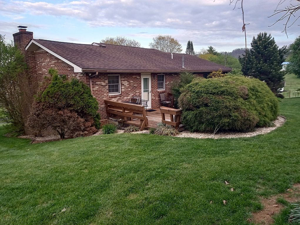 8 Regan Dr, Castlewood, VA 24224 — photo 5