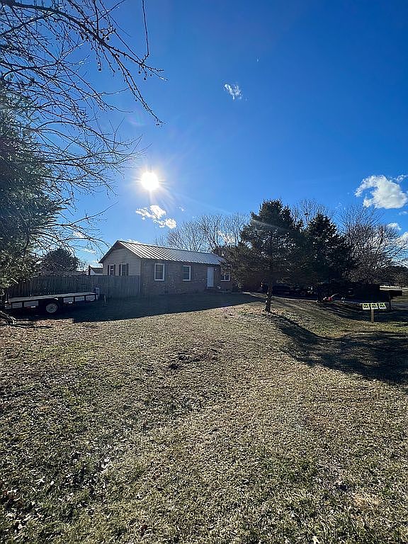 605 13th St, Grottoes, VA 24441 — photo 2
