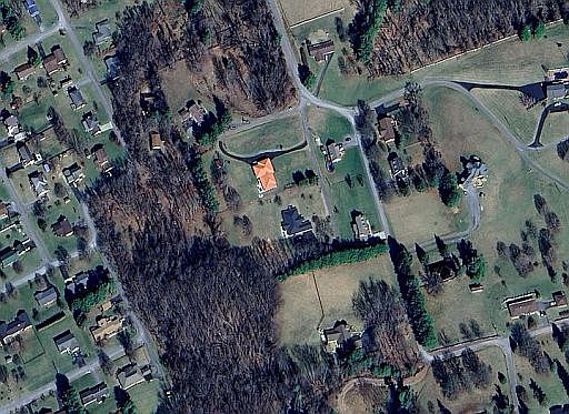 132 Crockett Dr, Tazewell, VA 24651 — photo 1