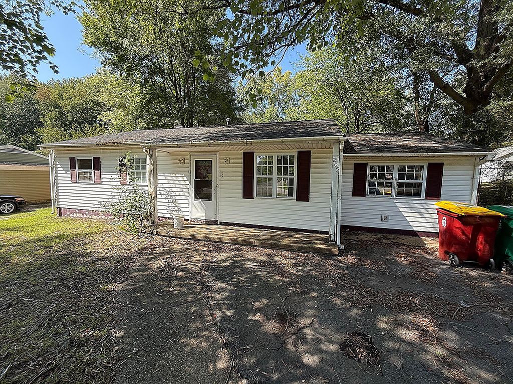 205 Holly Hill Dr, Petersburg, VA 23805 — photo 2