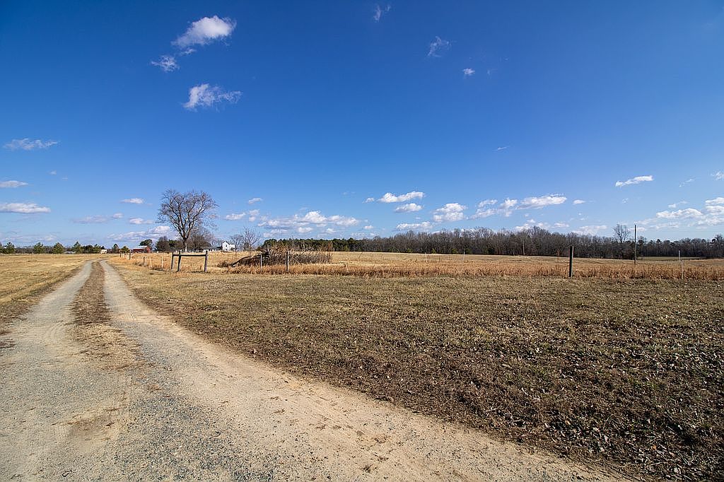 3039 T N Snow Rd, Nathalie, VA 24577 — photo 1
