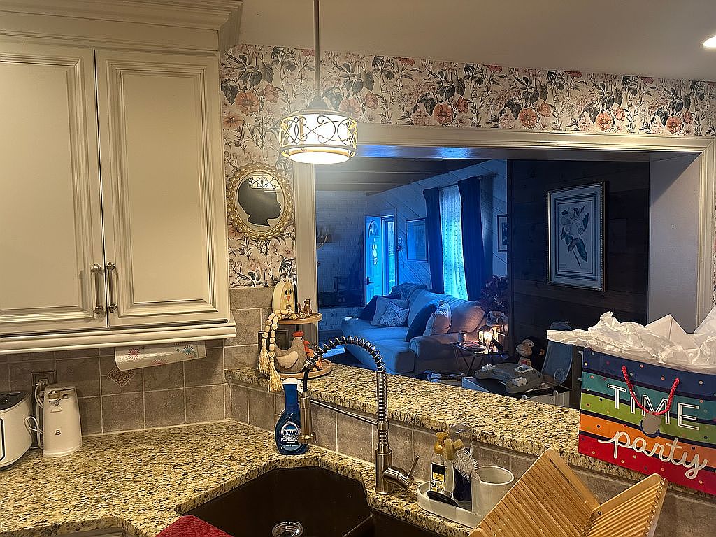 4717 Locksview Rd, Lynchburg, VA 24503 — photo 1