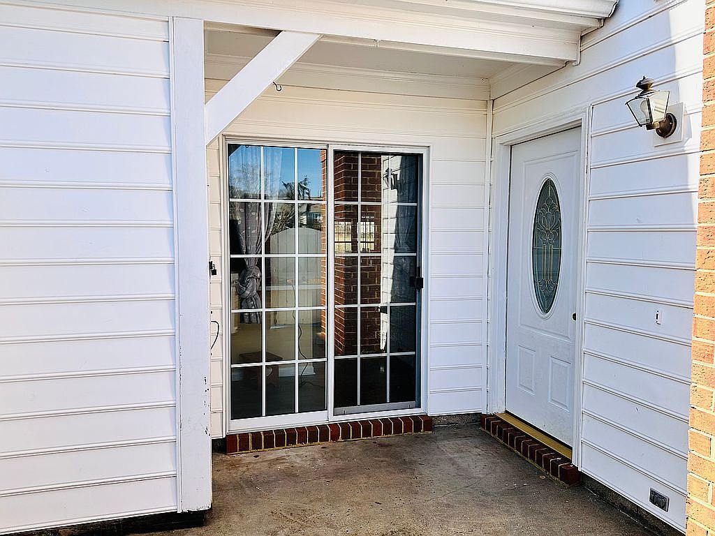 303 Amersham Dr Unit C, Yorktown, VA 23693 — photo 1