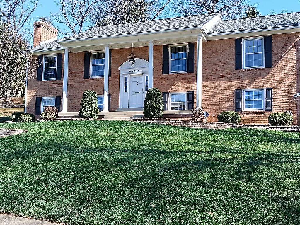 2419 Caron Ln, Falls Church, VA 22043 — photo 2