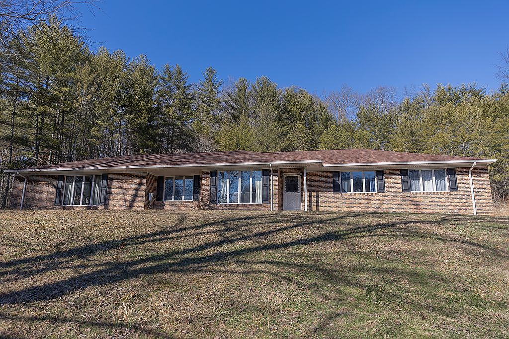503 Birmingham Rd, Cedar Bluff, VA 24609 — photo 2