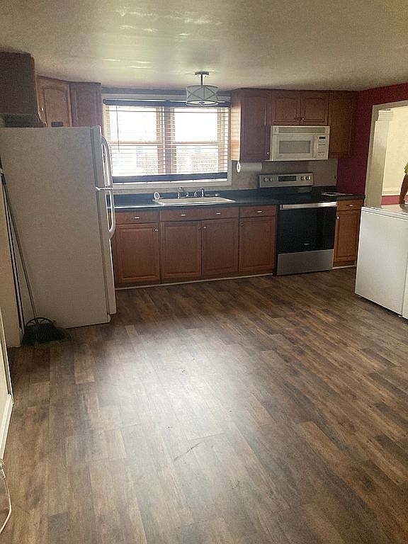 312 Brown Bottom Ln, Cedar Bluff, VA 24609 — photo 5