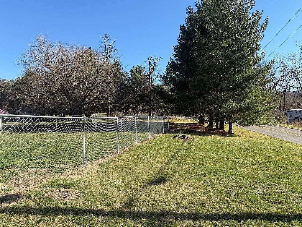 5259 Historic Dr, Elliston, VA 24087 — photo 5