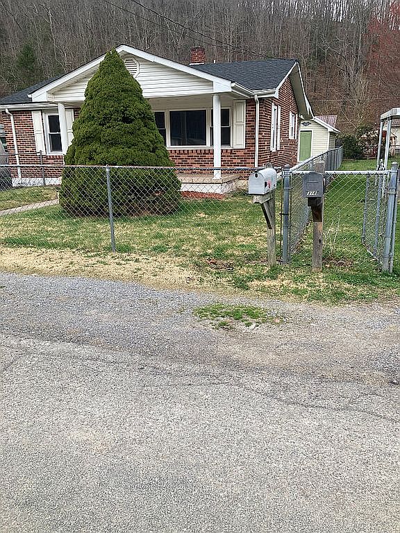 312 Brown Bottom Ln, Cedar Bluff, VA 24609 — photo 3