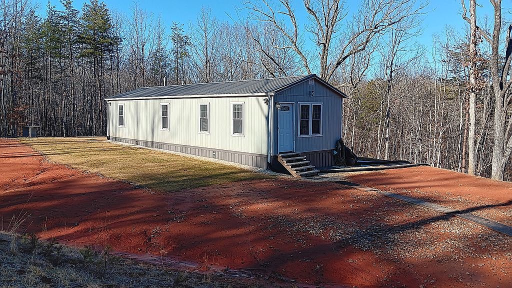127 Hairfield Ln, Axton, VA 24054 — photo 2