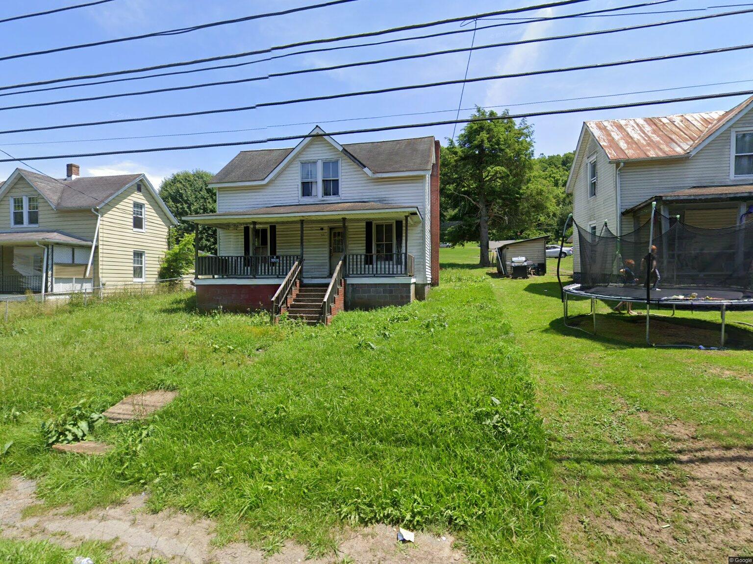 910 W Main St, Saltville, VA 24370 — photo 1