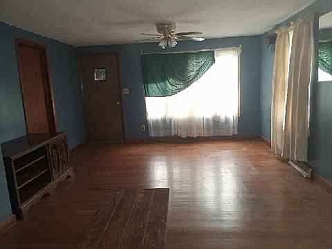212 Wilson St, Pembroke, VA 24136 — photo 3