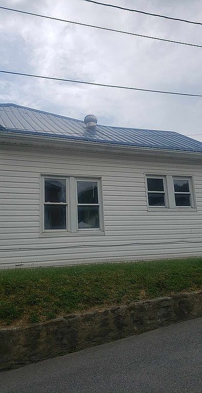 325 Virginia Ave, Richlands, VA 24641 — photo 2